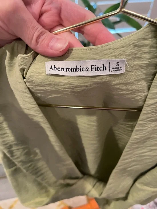 Abercrombie & Fitch Sage Green Knot-Front Cropped Tank - Picture 3 of 4